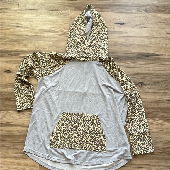 LuLaRoe Tops - EUC Lularoe Amber - Size XL